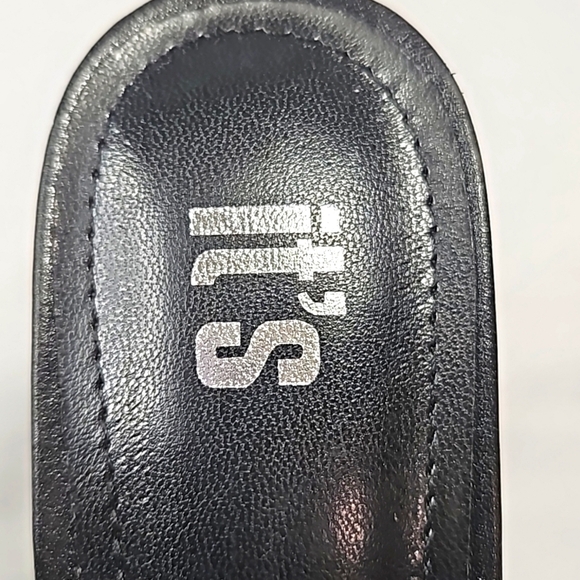 it's Iridescent black slip on heels Size 8 - Picture 3 of 9